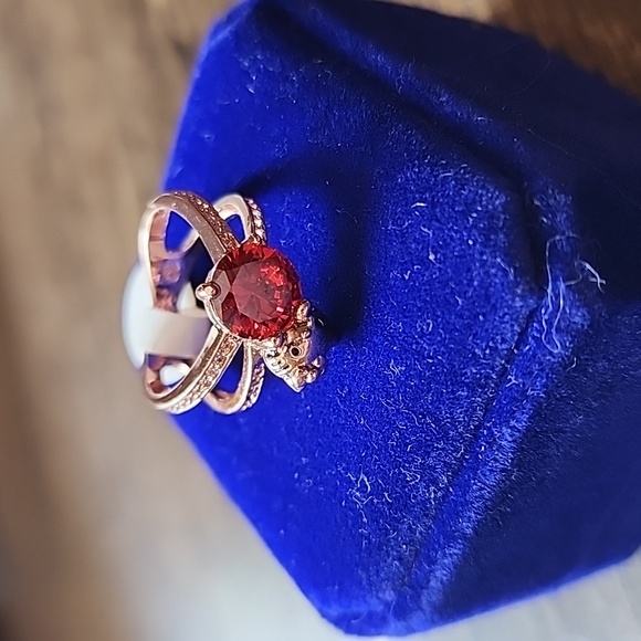 Rose Gold ring from Fragrant Jewels size 6 - Picture 1 of 9